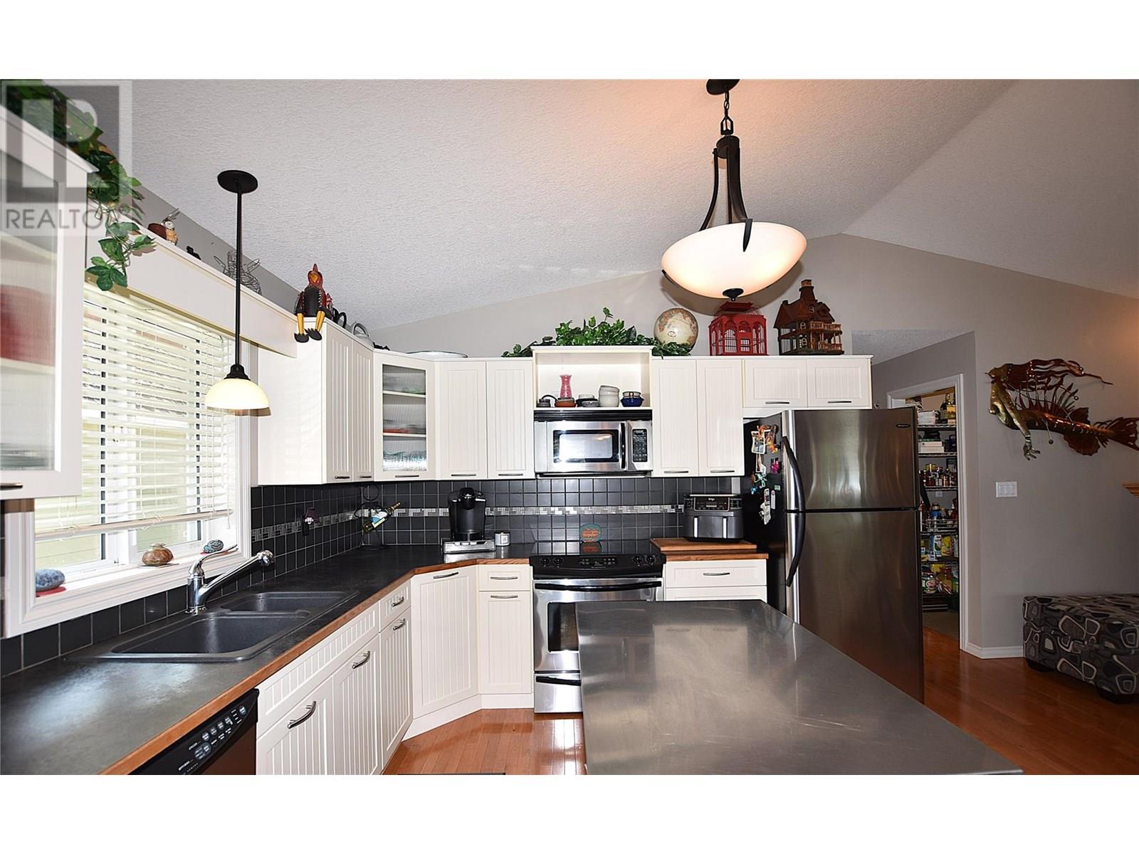 39 Lakeshore Drive, Vernon, British Columbia  V1H 2A1 - Photo 10 - 10353684
