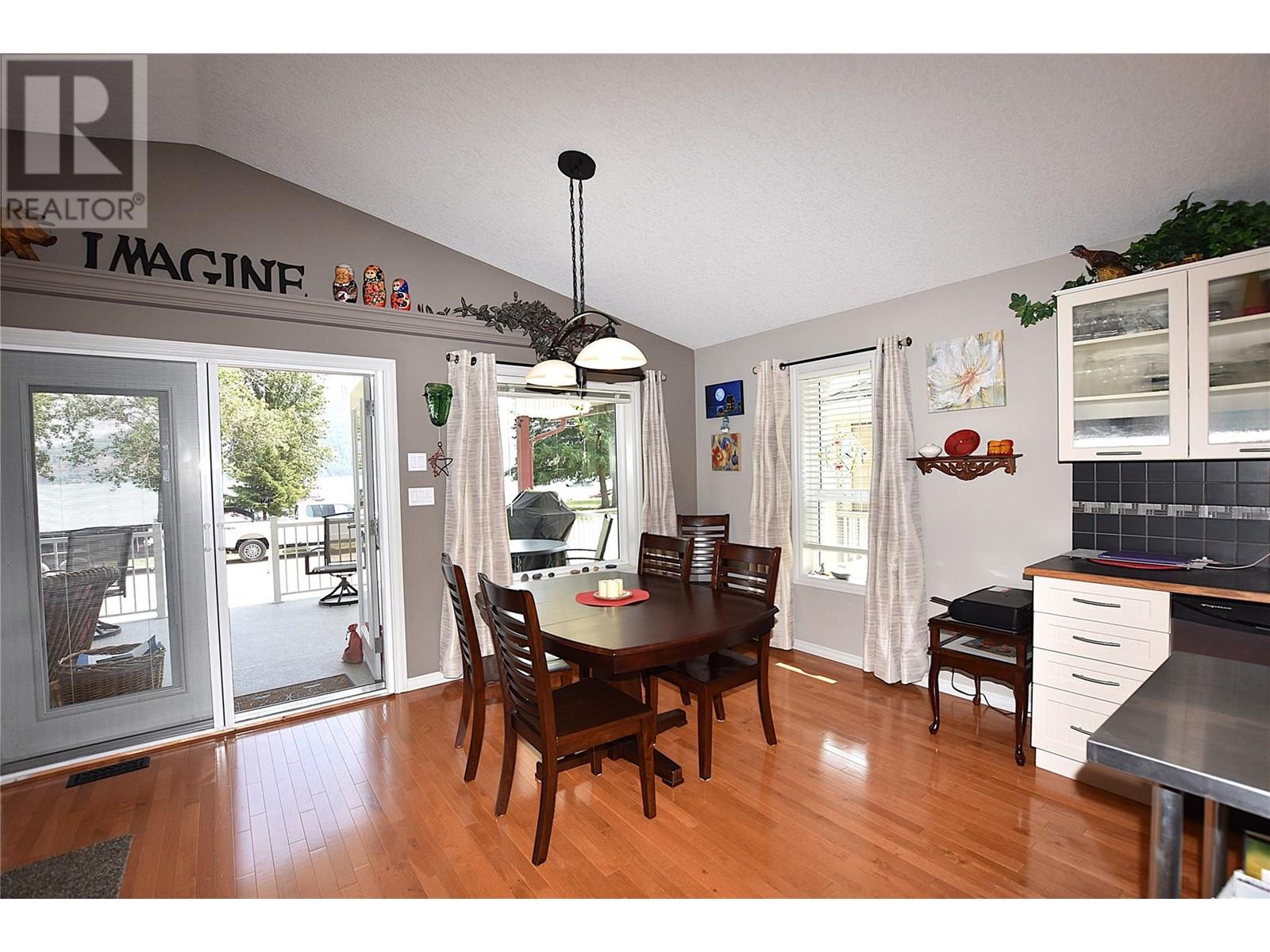 39 Lakeshore Drive, Vernon, British Columbia  V1H 2A1 - Photo 11 - 10353684