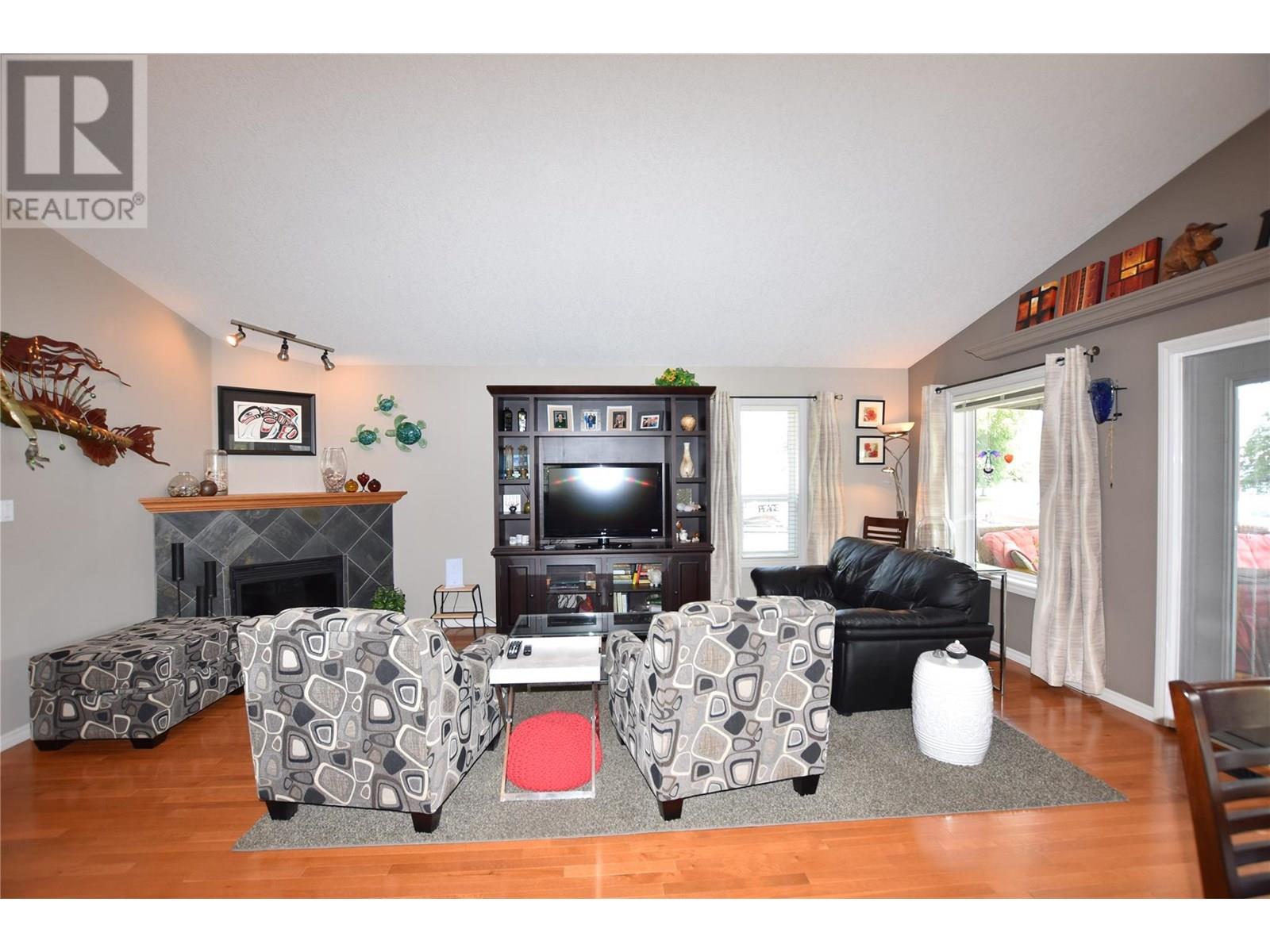 39 Lakeshore Drive, Vernon, British Columbia  V1H 2A1 - Photo 12 - 10353684
