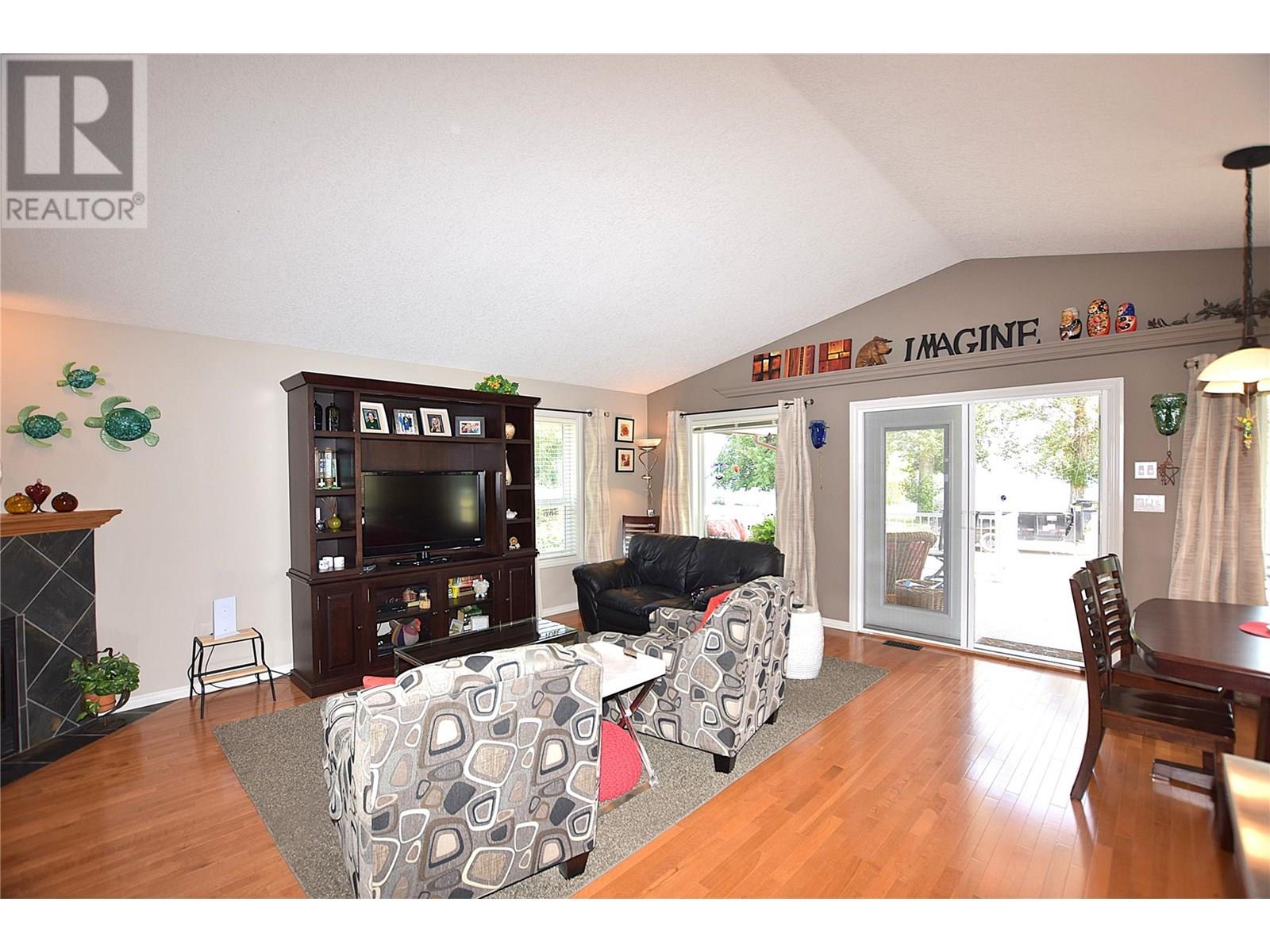 39 Lakeshore Drive, Vernon, British Columbia  V1H 2A1 - Photo 14 - 10353684