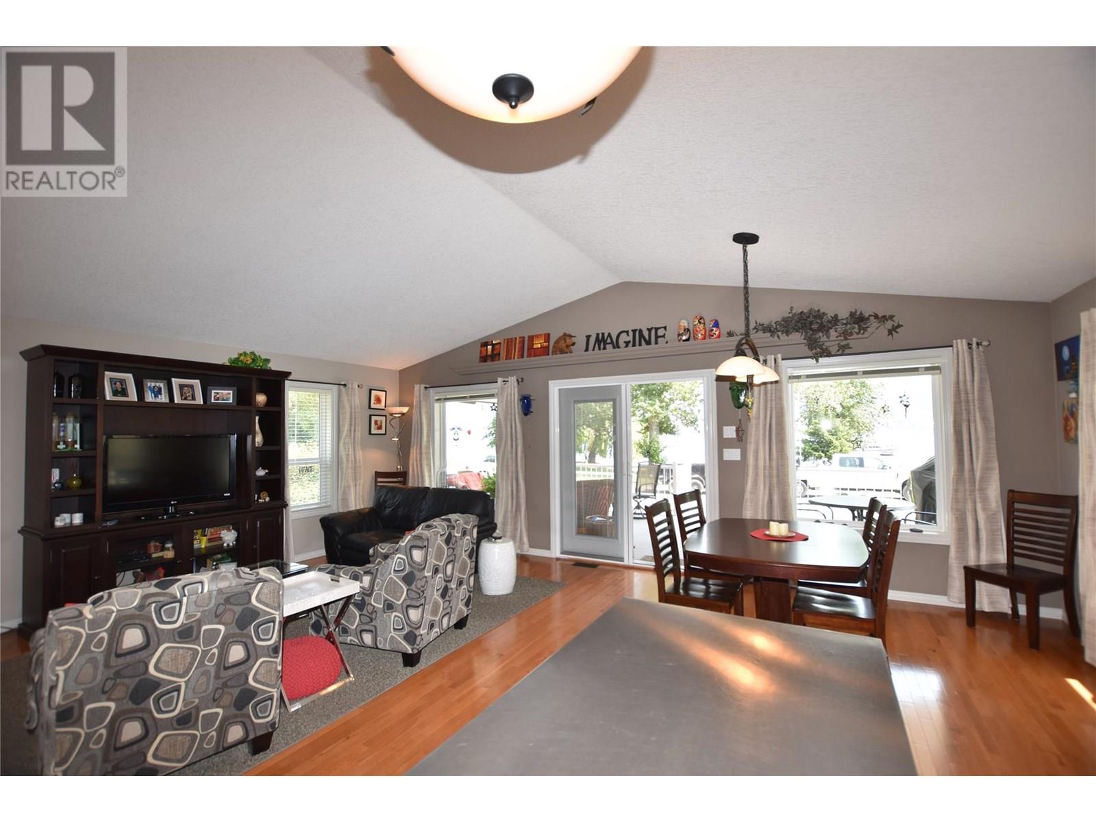 39 Lakeshore Drive, Vernon, British Columbia  V1H 2A1 - Photo 15 - 10353684