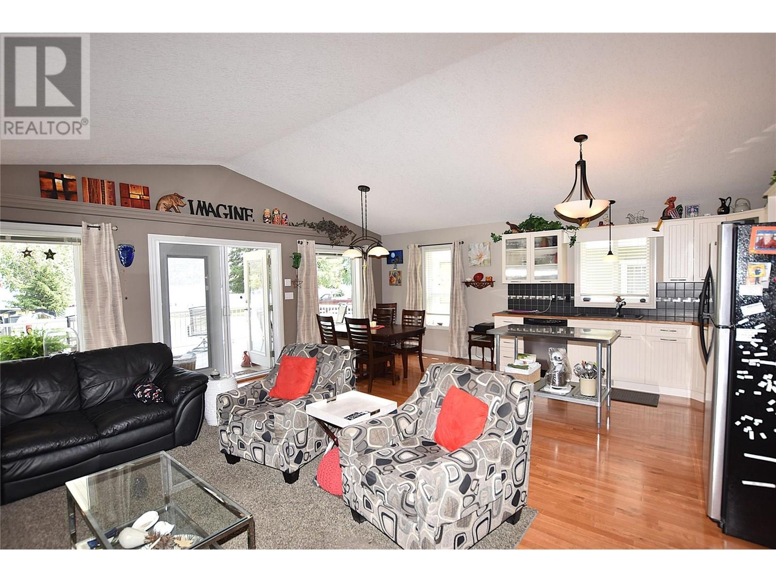 39 Lakeshore Drive, Vernon, British Columbia  V1H 2A1 - Photo 17 - 10353684