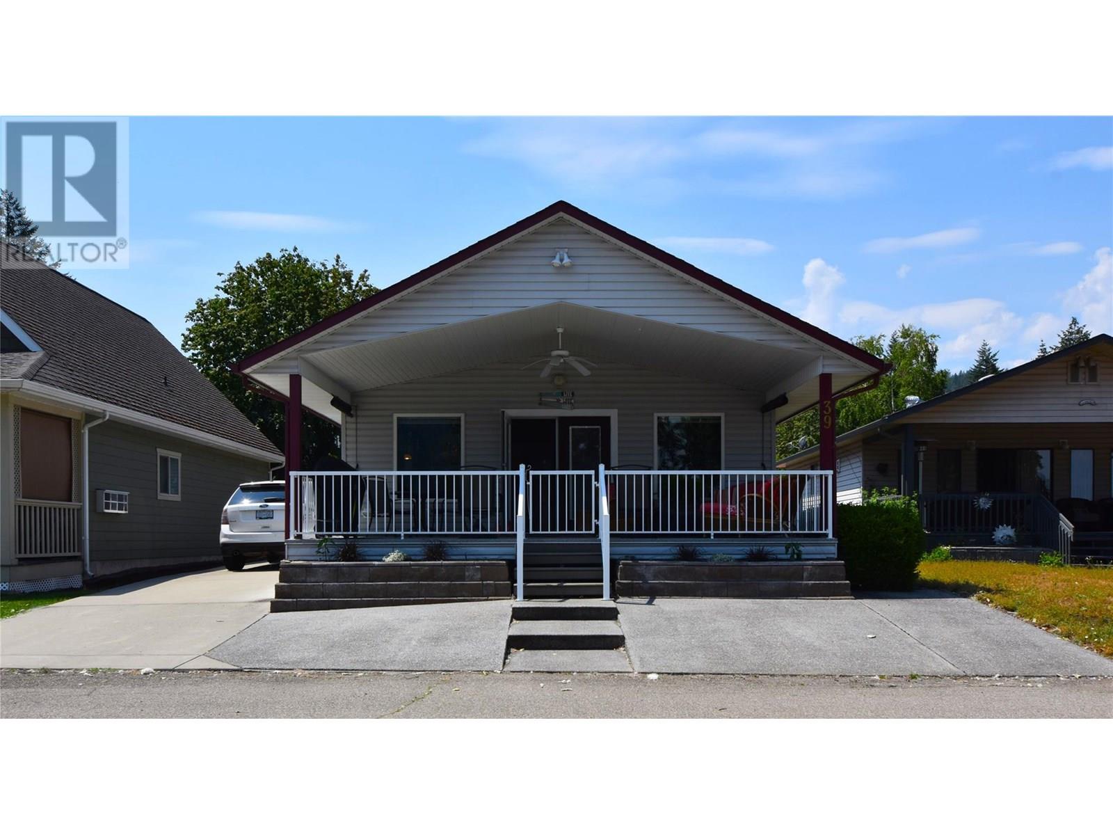 39 Lakeshore Drive, Vernon, British Columbia  V1H 2A1 - Photo 2 - 10353684