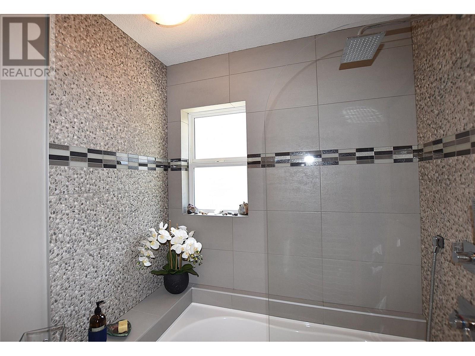 39 Lakeshore Drive, Vernon, British Columbia  V1H 2A1 - Photo 27 - 10353684