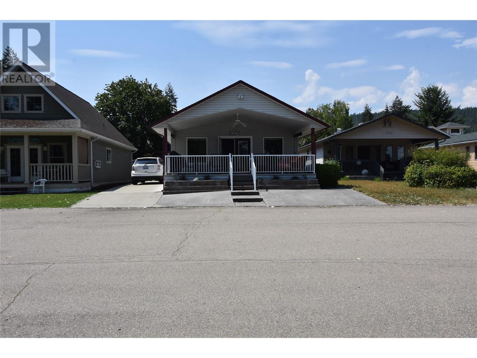 39 Lakeshore Drive, Vernon, British Columbia  V1H 2A1 - Photo 3 - 10353684