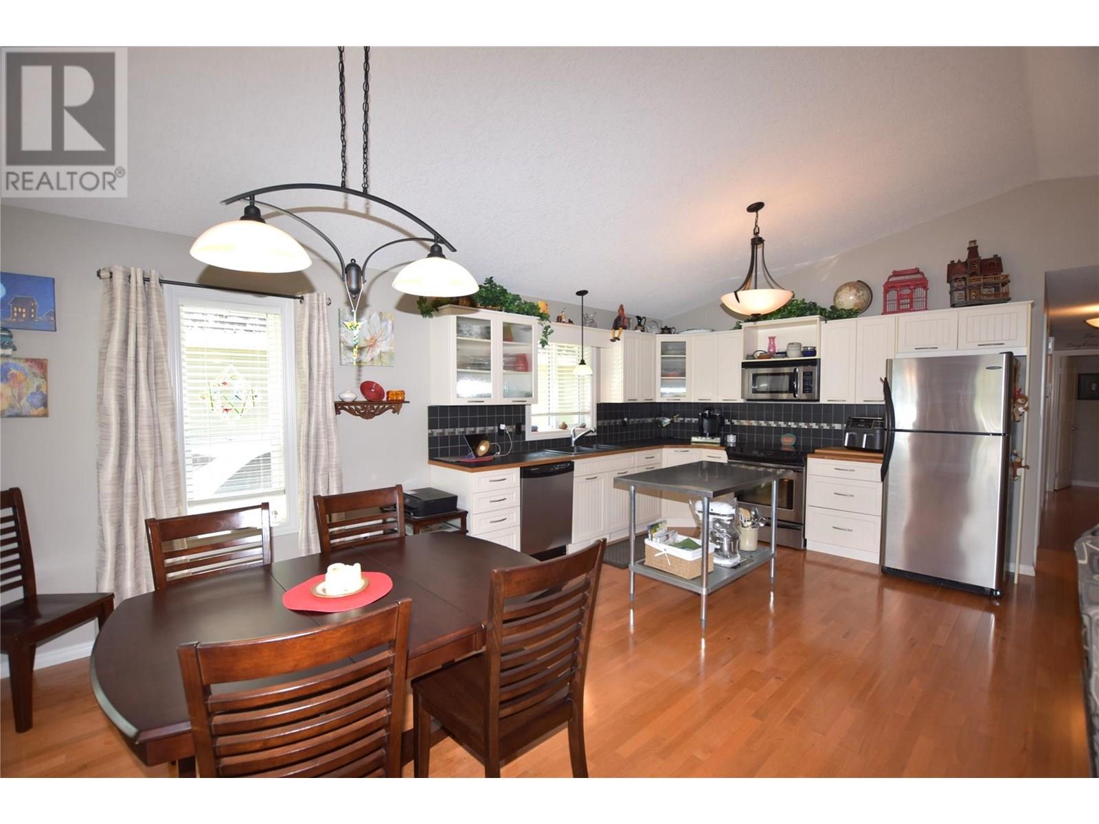 39 Lakeshore Drive, Vernon, British Columbia  V1H 2A1 - Photo 6 - 10353684
