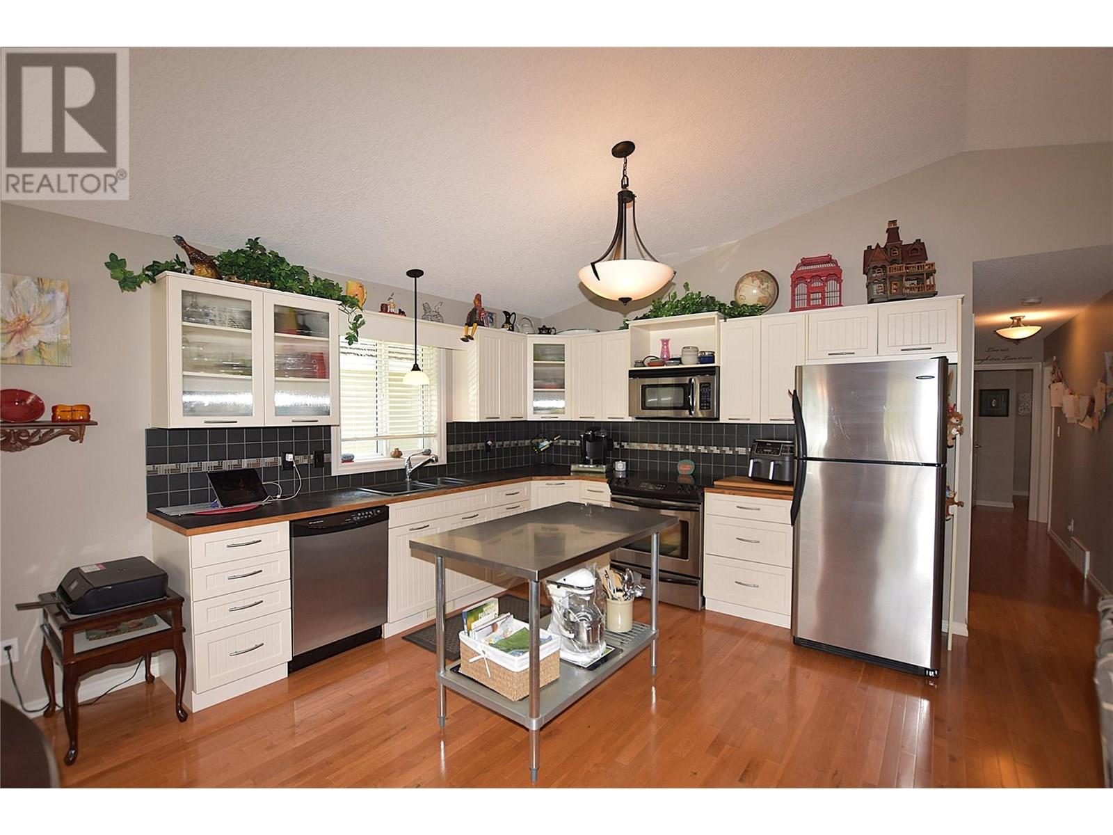 39 Lakeshore Drive, Vernon, British Columbia  V1H 2A1 - Photo 7 - 10353684