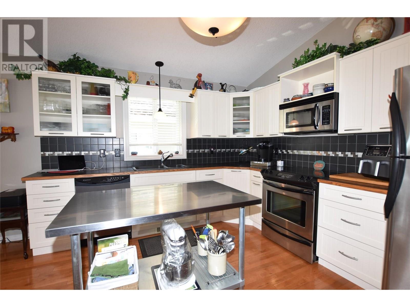 39 Lakeshore Drive, Vernon, British Columbia  V1H 2A1 - Photo 8 - 10353684