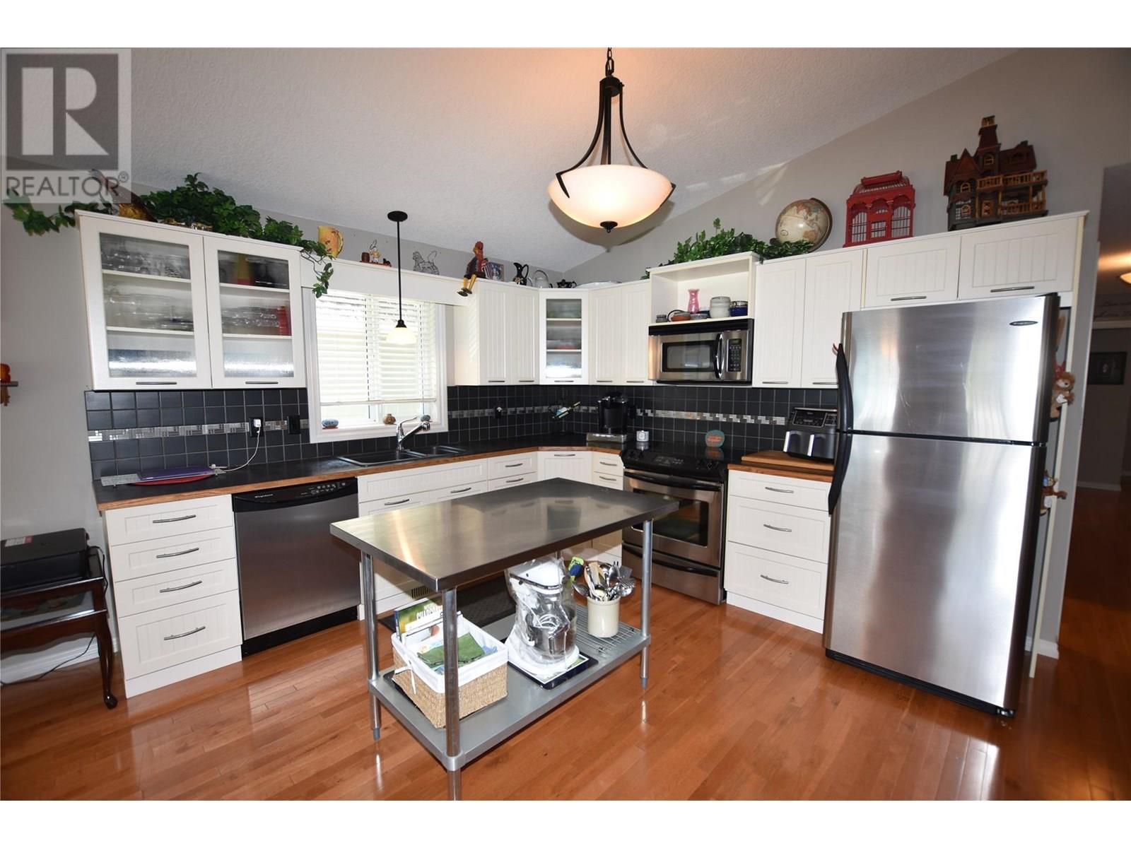 39 Lakeshore Drive, Vernon, British Columbia  V1H 2A1 - Photo 9 - 10353684