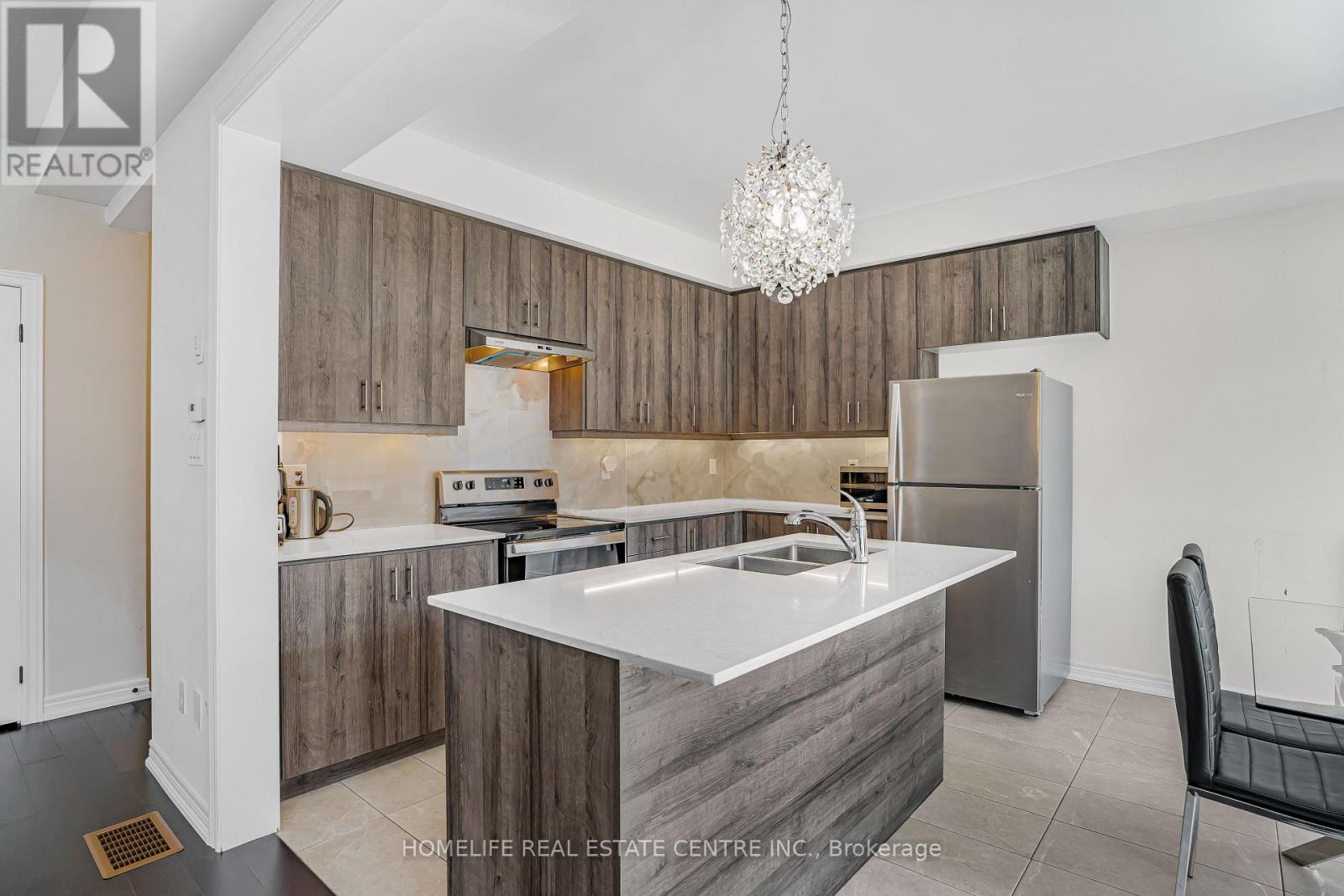 159 Terry Fox Drive, Barrie, Ontario  L9S 2Z8 - Photo 6 - S12244984