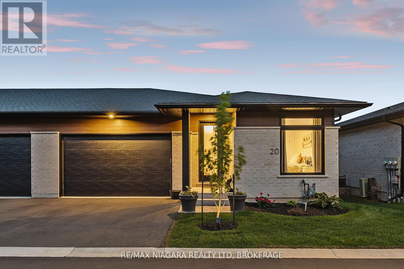 Property at 20 - 300 RICHMOND STREET image 1