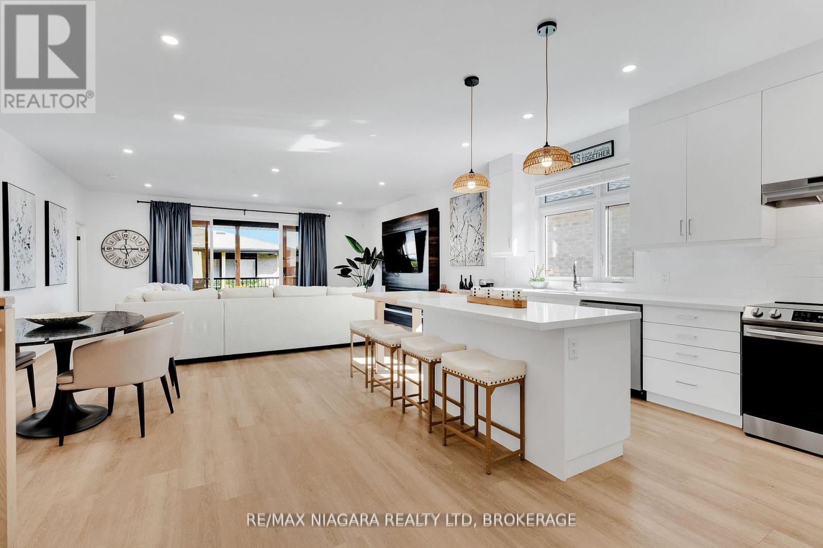 Property at 20 - 300 RICHMOND STREET image 4