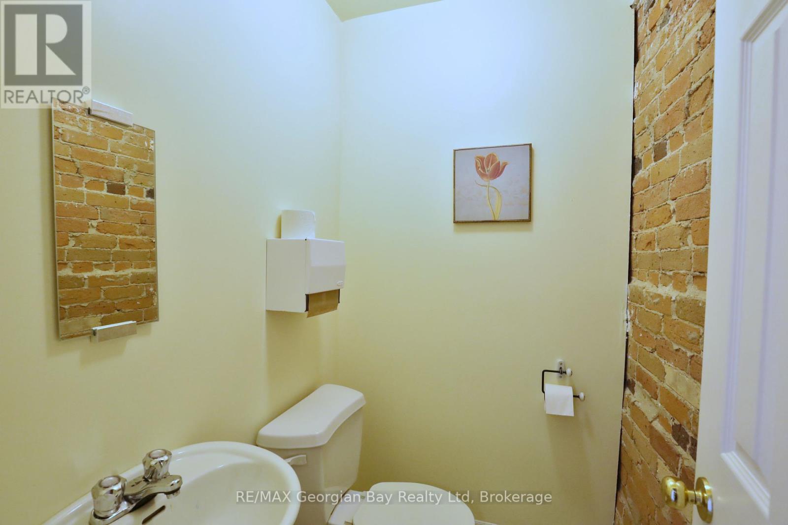 98 Main Street, Penetanguishene, Ontario  L9M 1T5 - Photo 12 - S12247082