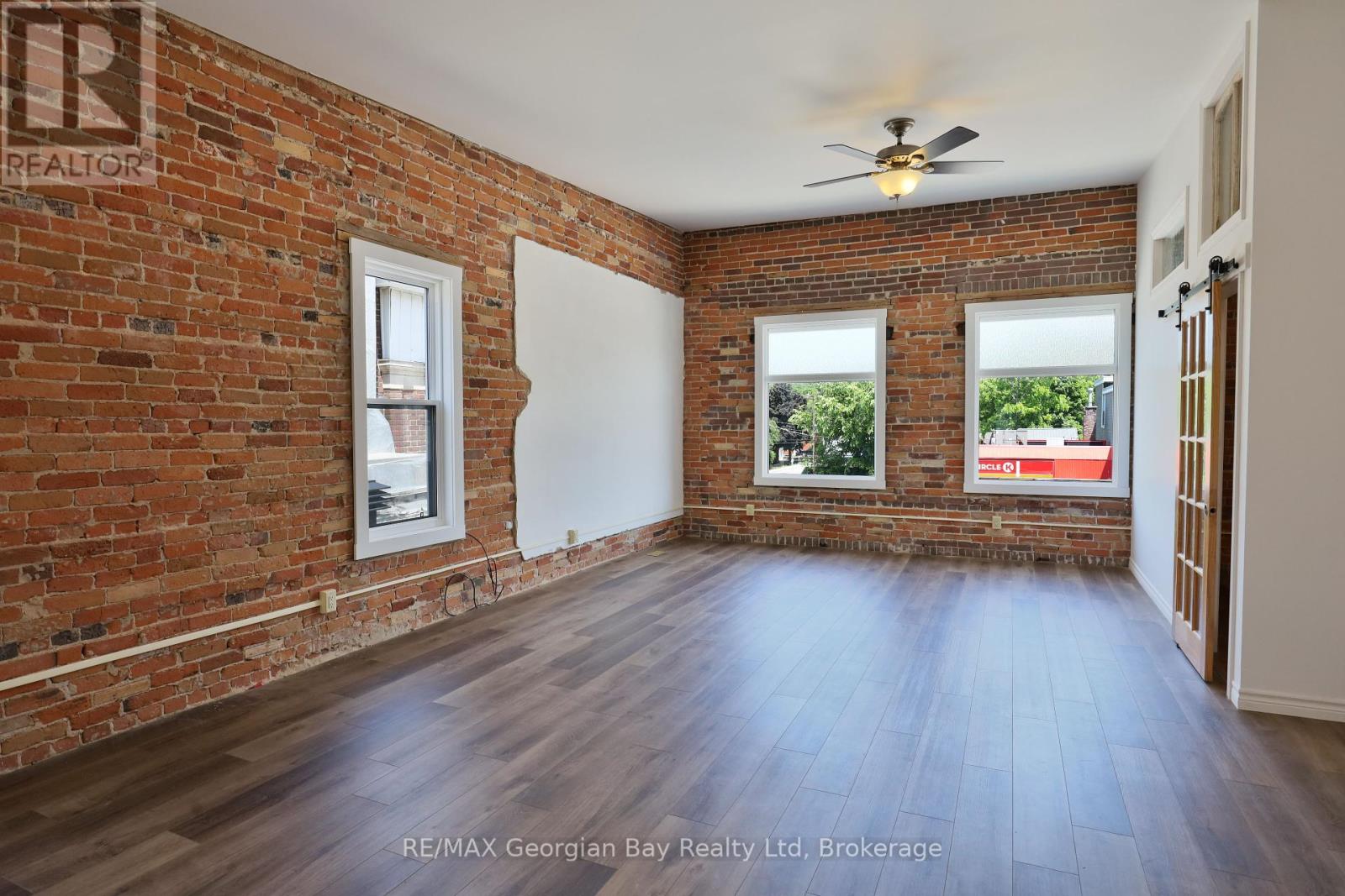 98 Main Street, Penetanguishene, Ontario  L9M 1T5 - Photo 14 - S12247082