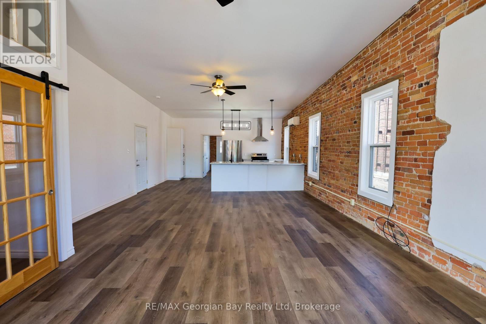 98 Main Street, Penetanguishene, Ontario  L9M 1T5 - Photo 15 - S12247082