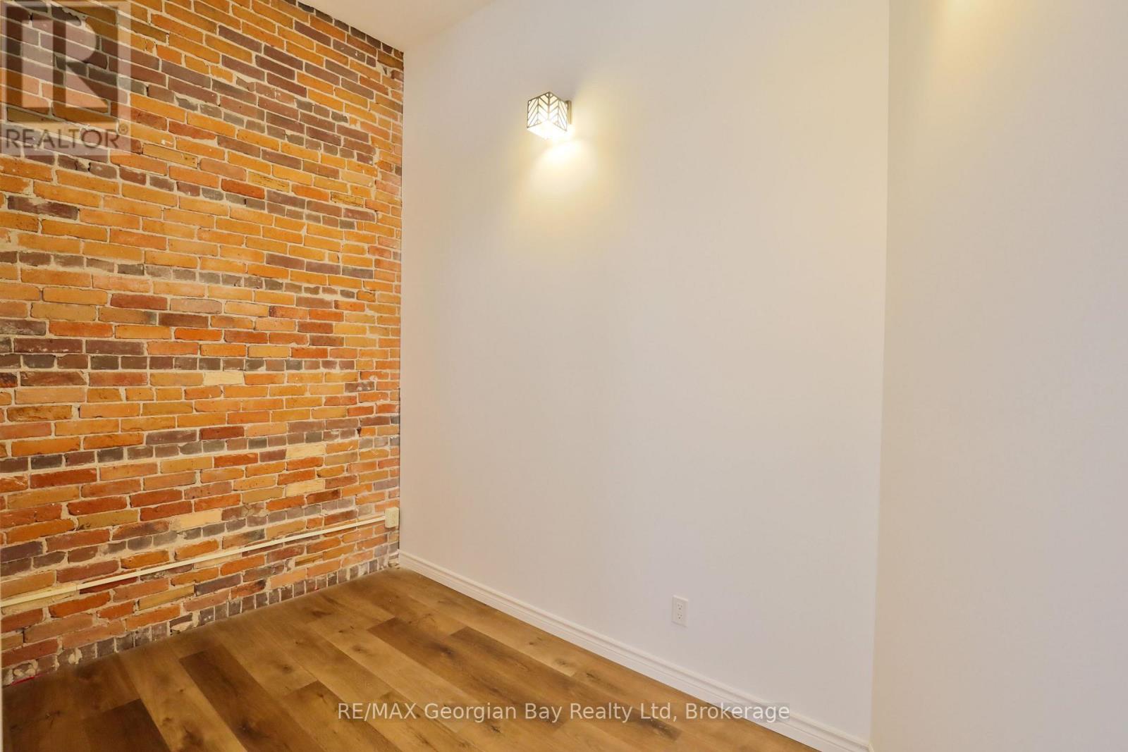 98 Main Street, Penetanguishene, Ontario  L9M 1T5 - Photo 16 - S12247082
