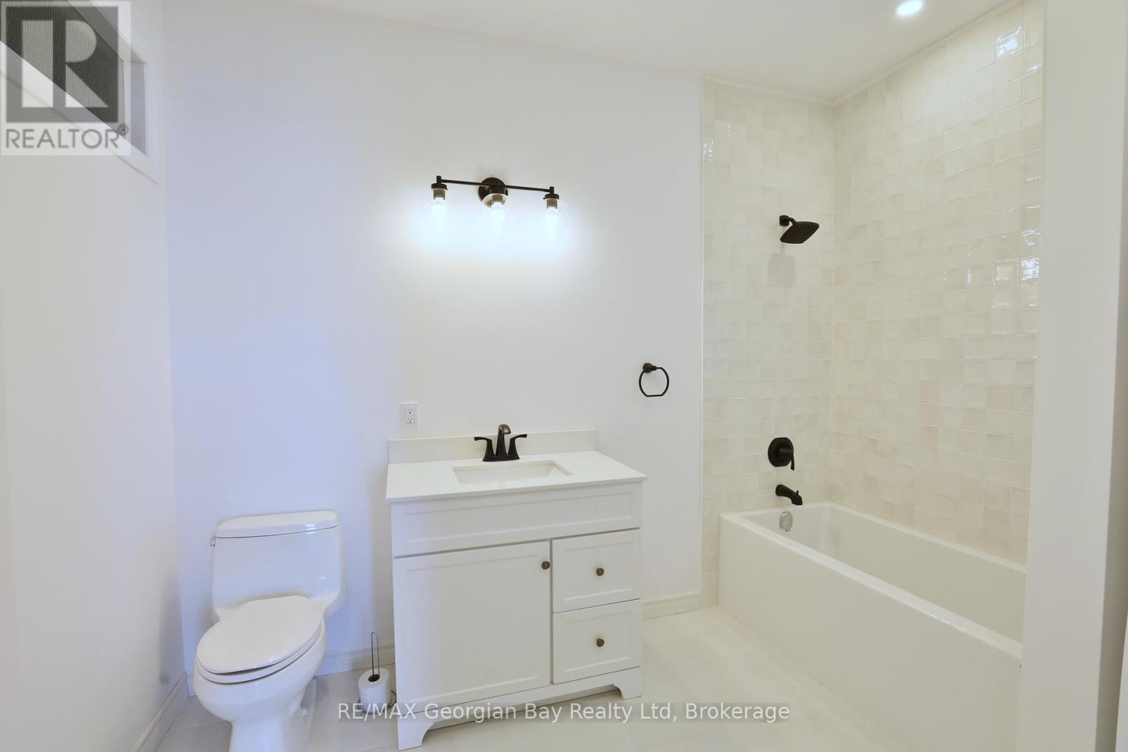 98 Main Street, Penetanguishene, Ontario  L9M 1T5 - Photo 22 - S12247082