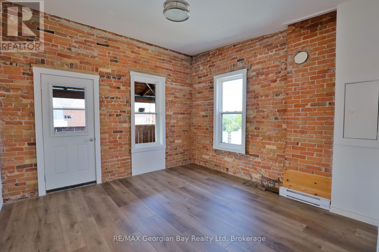 98 Main Street, Penetanguishene, Ontario  L9M 1T5 - Photo 25 - S12247082