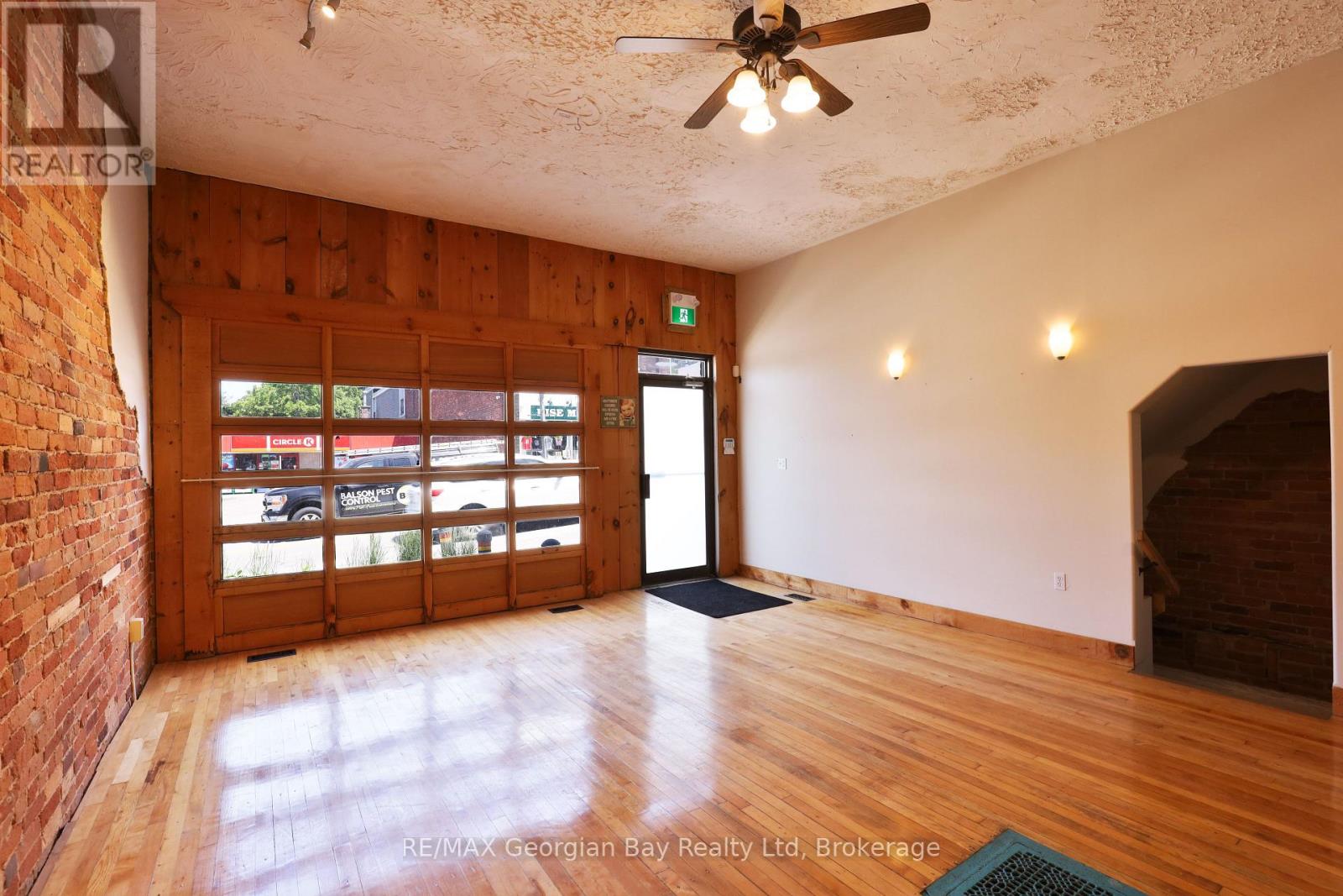 98 Main Street, Penetanguishene, Ontario  L9M 1T5 - Photo 3 - S12247082