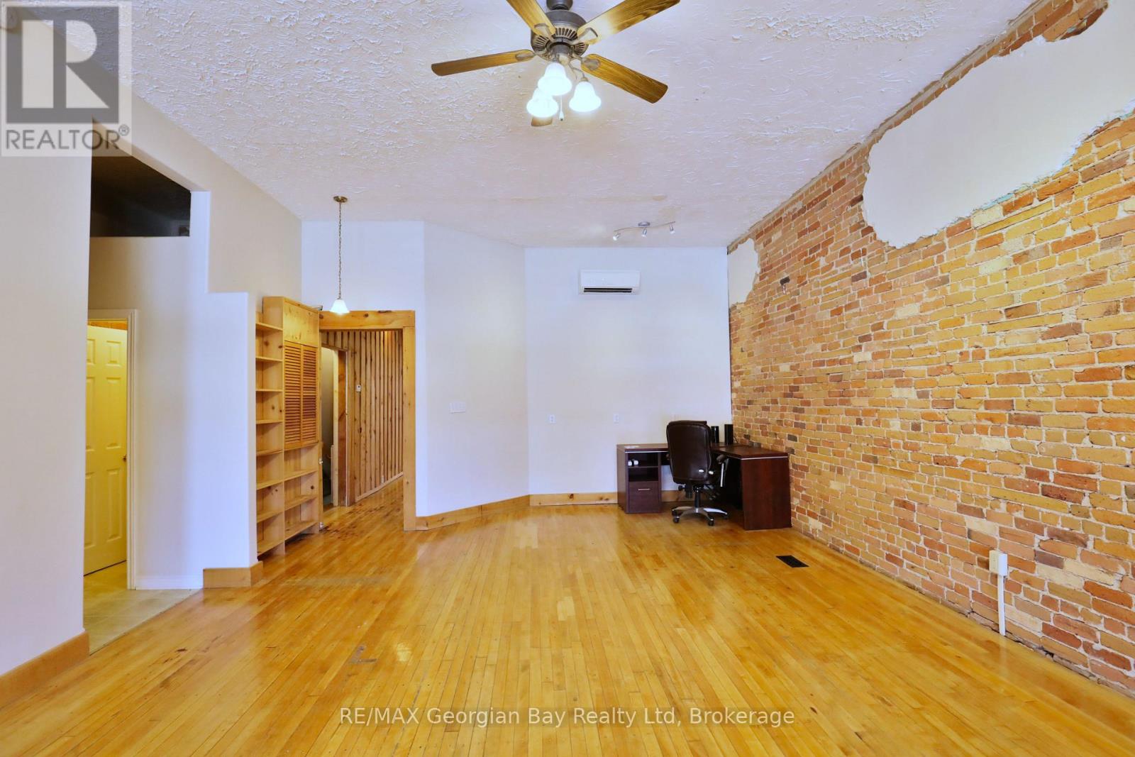 98 Main Street, Penetanguishene, Ontario  L9M 1T5 - Photo 5 - S12247082