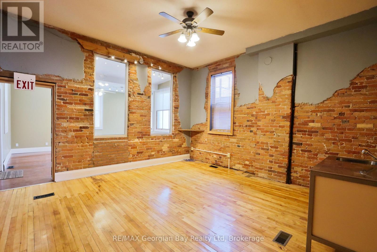 98 Main Street, Penetanguishene, Ontario  L9M 1T5 - Photo 6 - S12247082