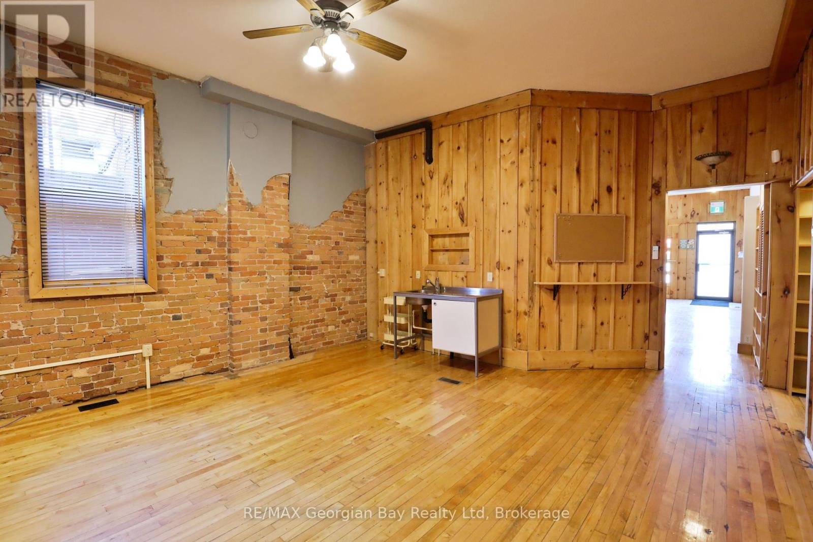 98 Main Street, Penetanguishene, Ontario  L9M 1T5 - Photo 7 - S12247082
