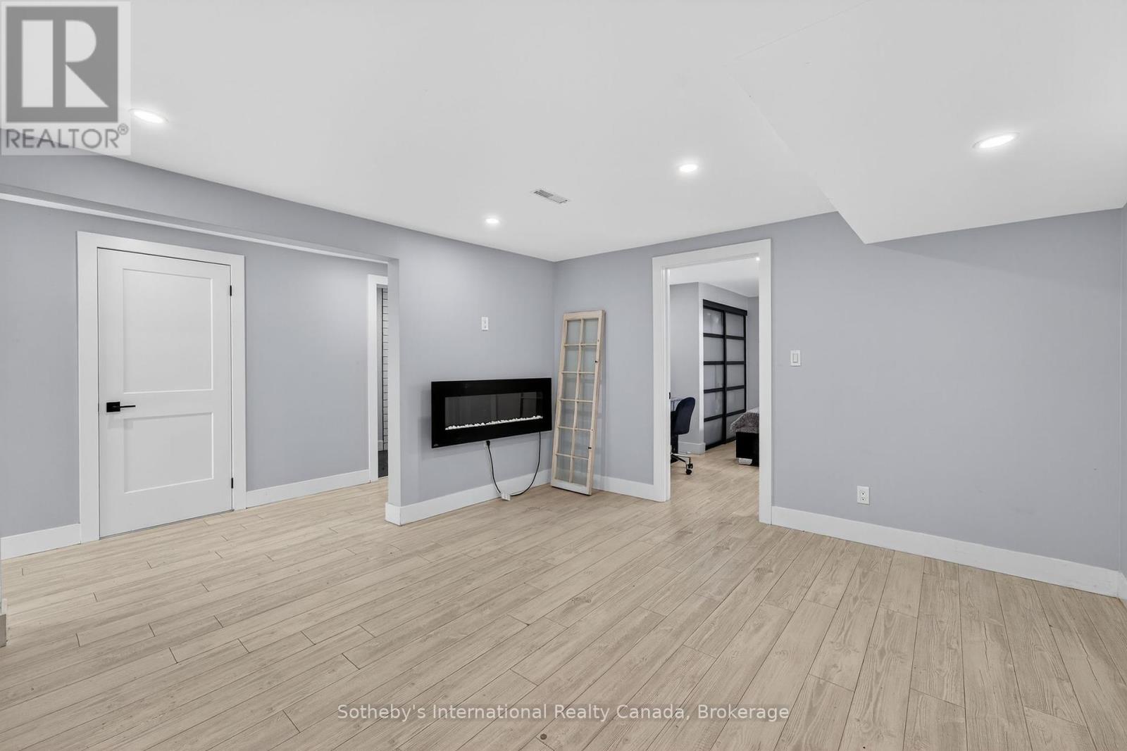 211 Moon Point Drive, Oro-Medonte, Ontario  L3V 6H1 - Photo 13 - S12247176