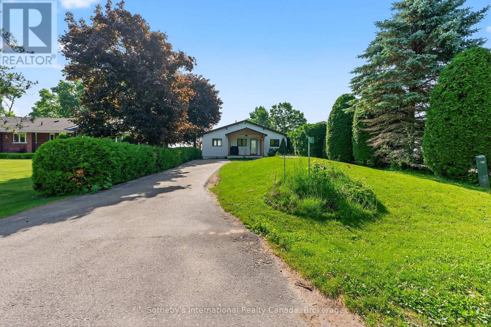 Property at 211 MOON POINT DRIVE image 3
