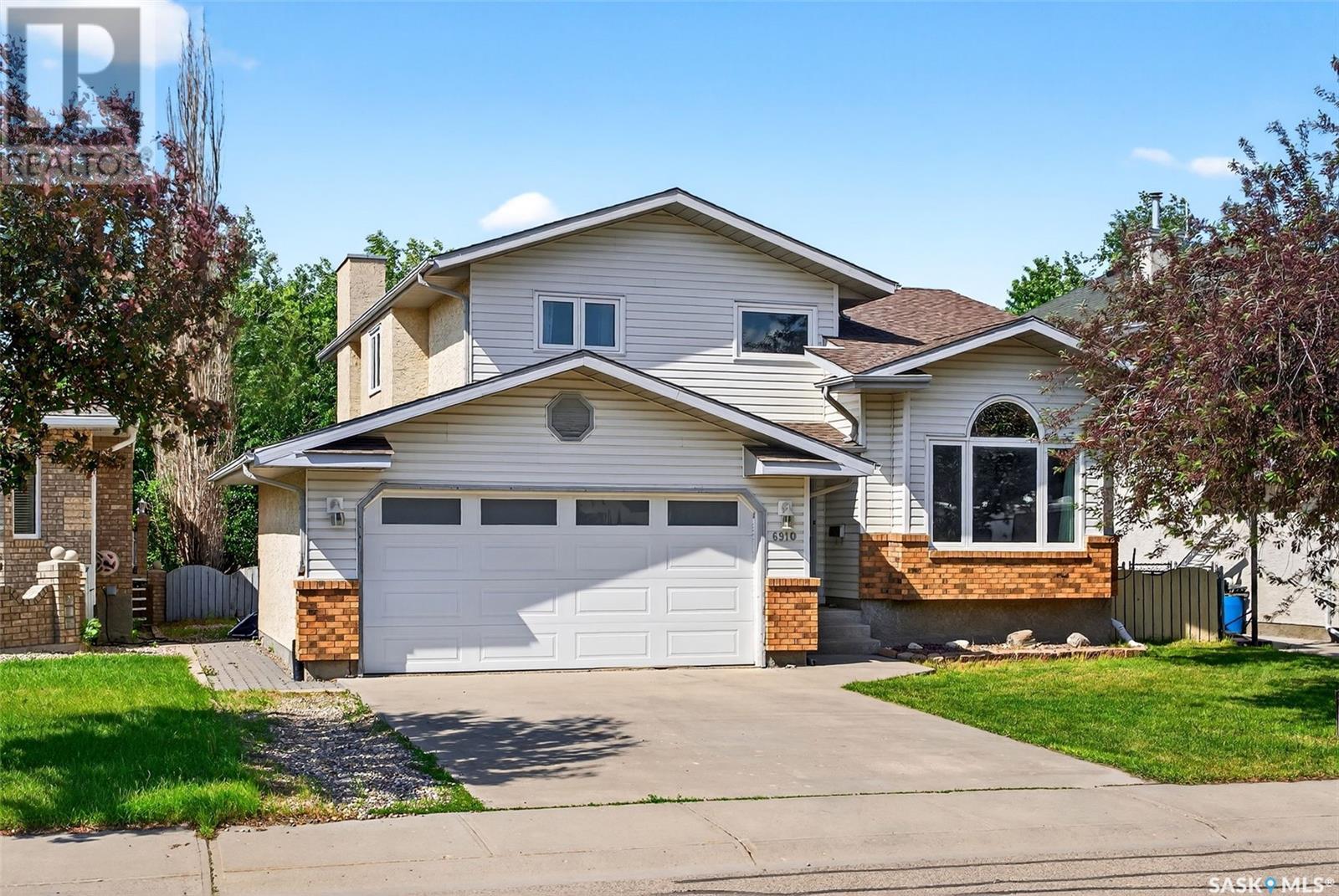 Property at 6910 Maple Wood CRESCENT image 1