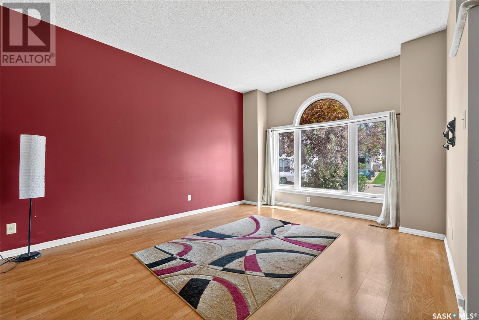 Property at 6910 Maple Wood CRESCENT image 4