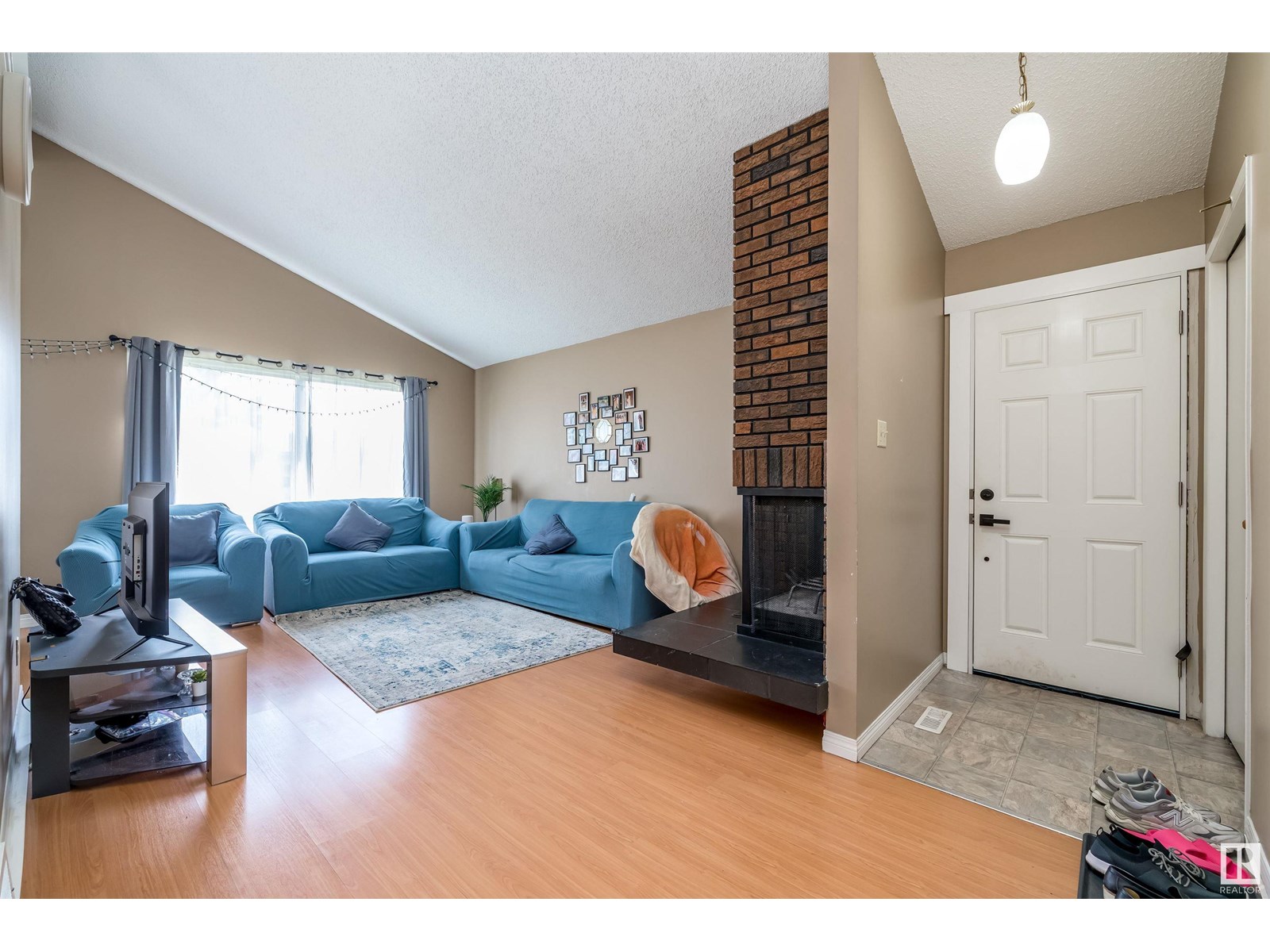 Property at 3620 42A AVE NW image 3