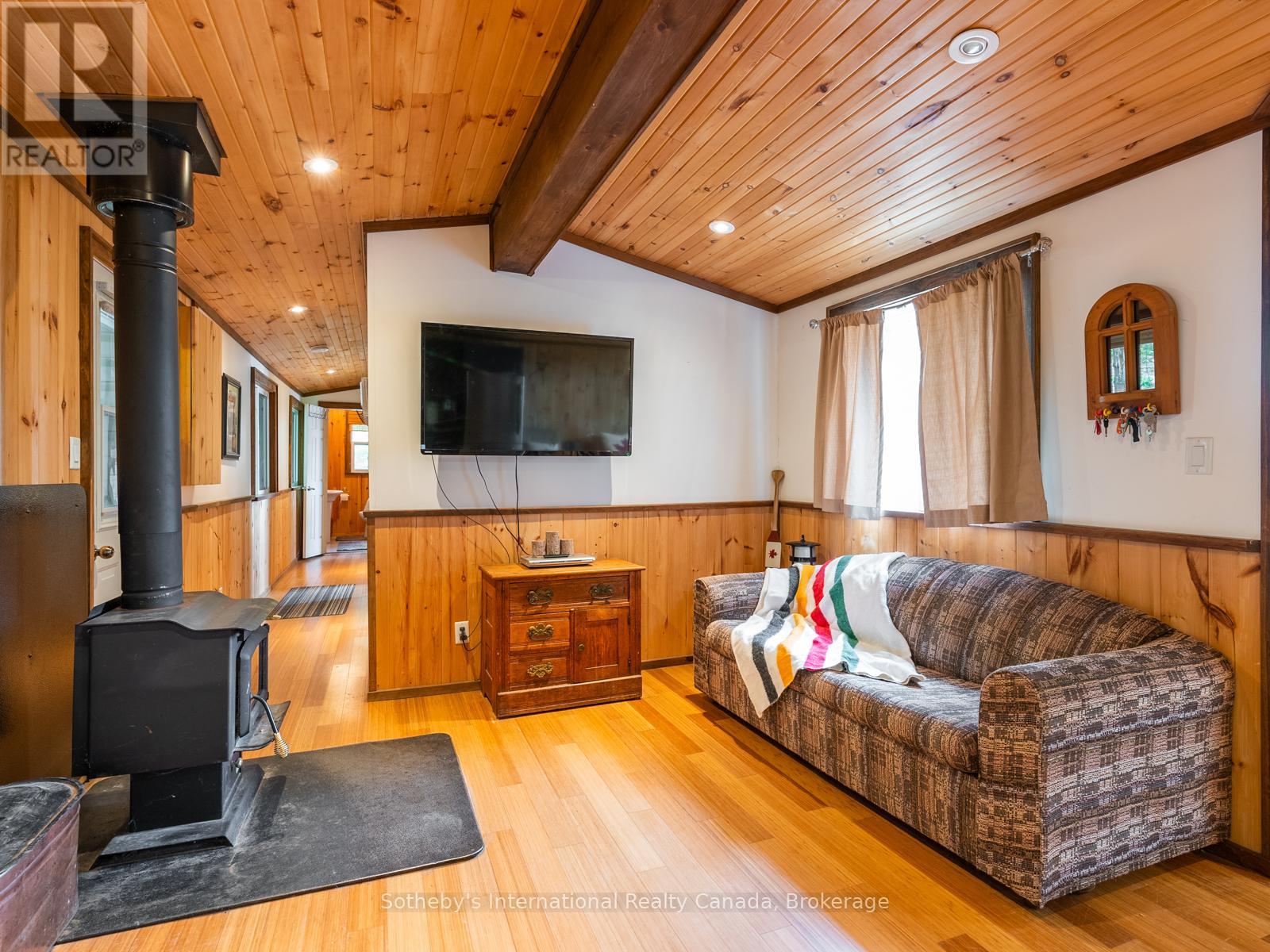 1040 Kahshe Lake, Gravenhurst, Ontario  P0E 1G0 - Photo 9 - X12246033
