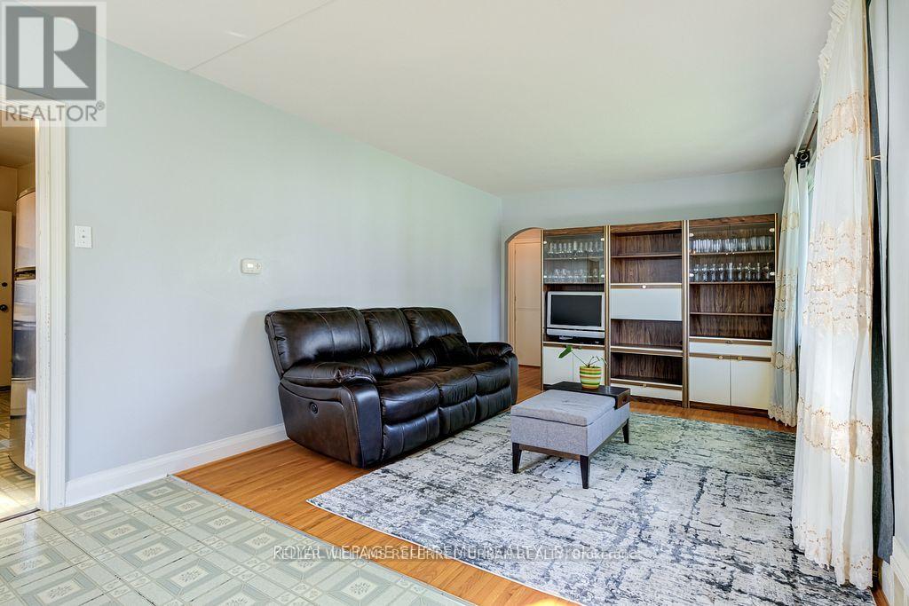 Property at 74 ROBERTA DRIVE image 3