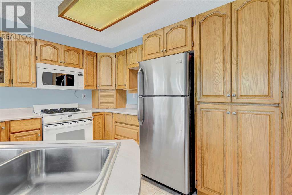 Property at 9428 Wedgewood Drive N image 3