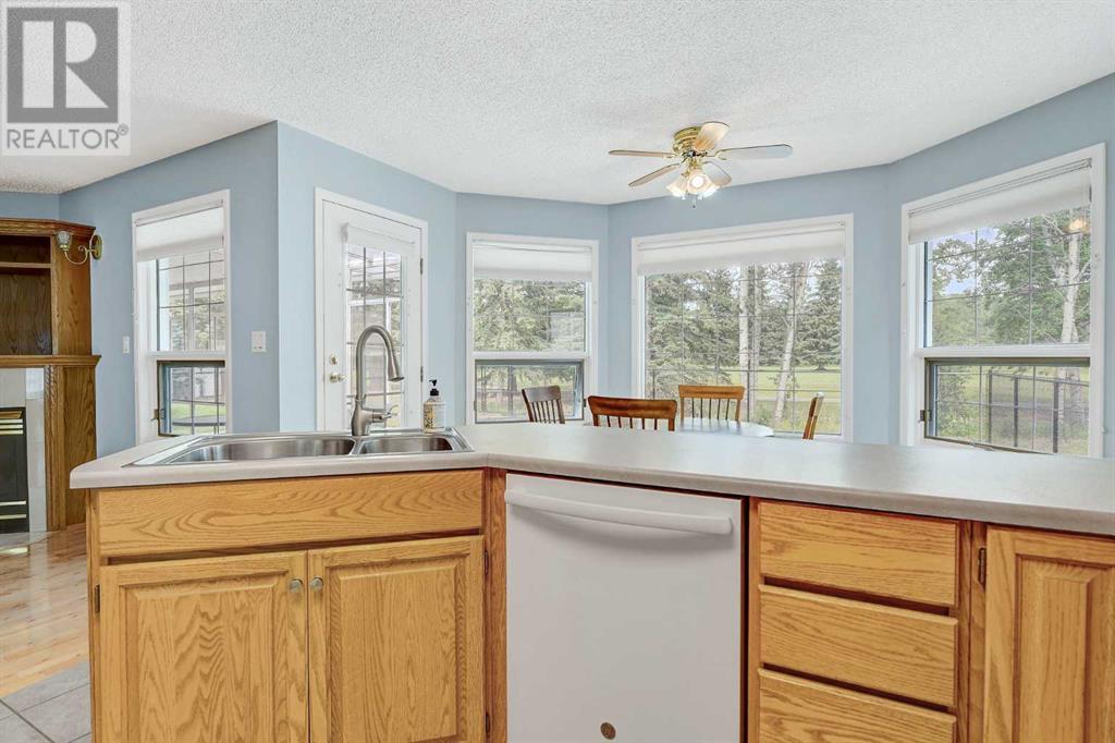 Property at 9428 Wedgewood Drive N image 4