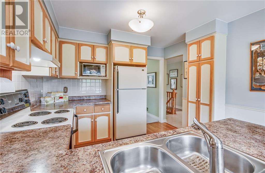 21 Riviera Ridge, Stoney Creek, Ontario  L8E 5E6 - Photo 33 - 40740411