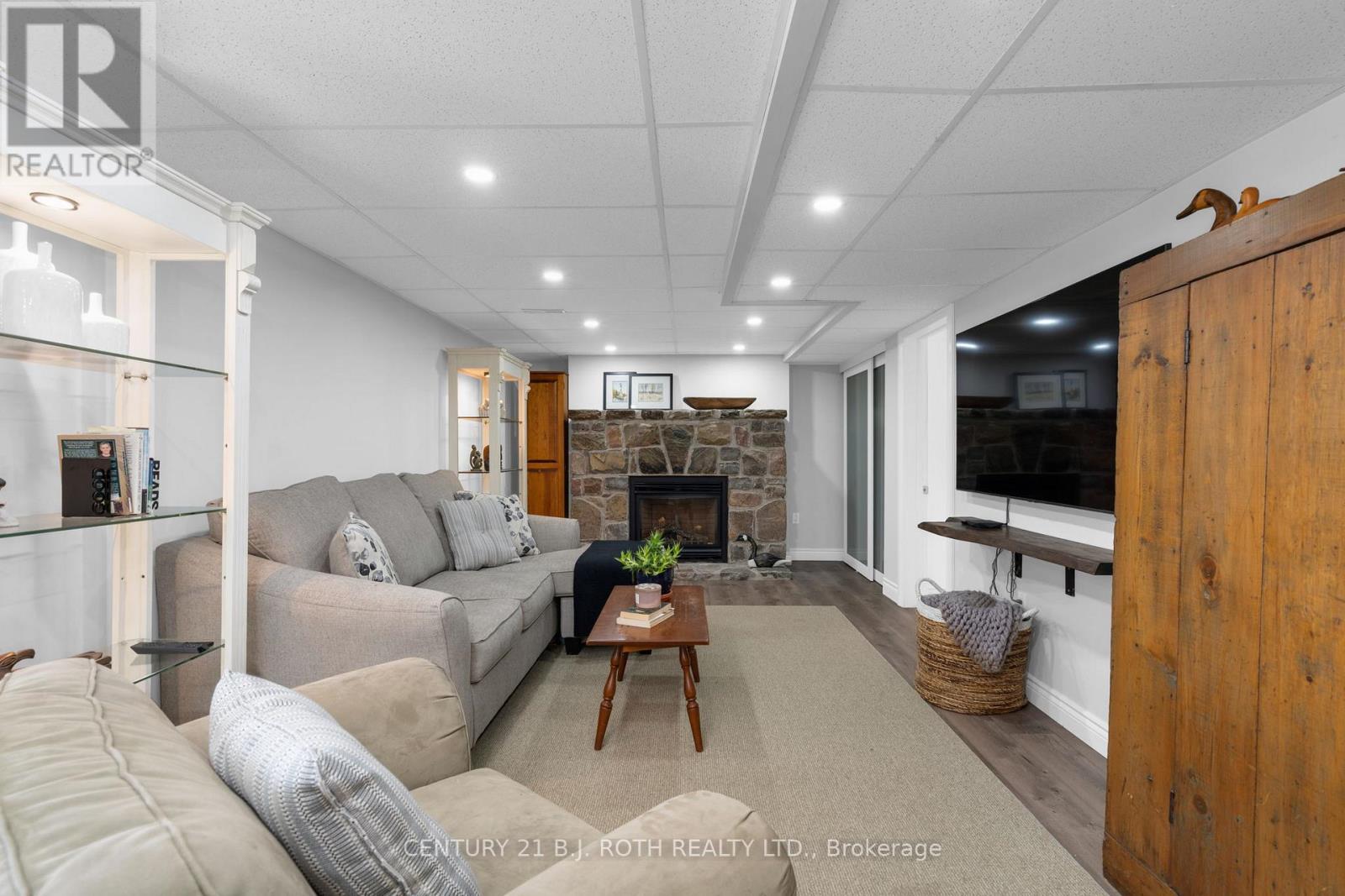 95 Lakeshore Road E, Oro-Medonte, Ontario  L0L 2E0 - Photo 22 - S12246991