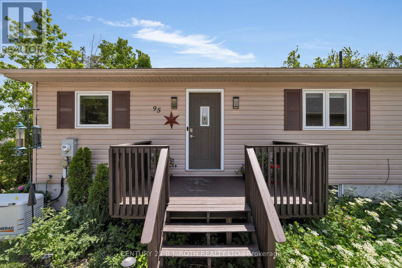 95 Lakeshore Road E, Oro-Medonte, Ontario  L0L 2E0 - Photo 3 - S12246991