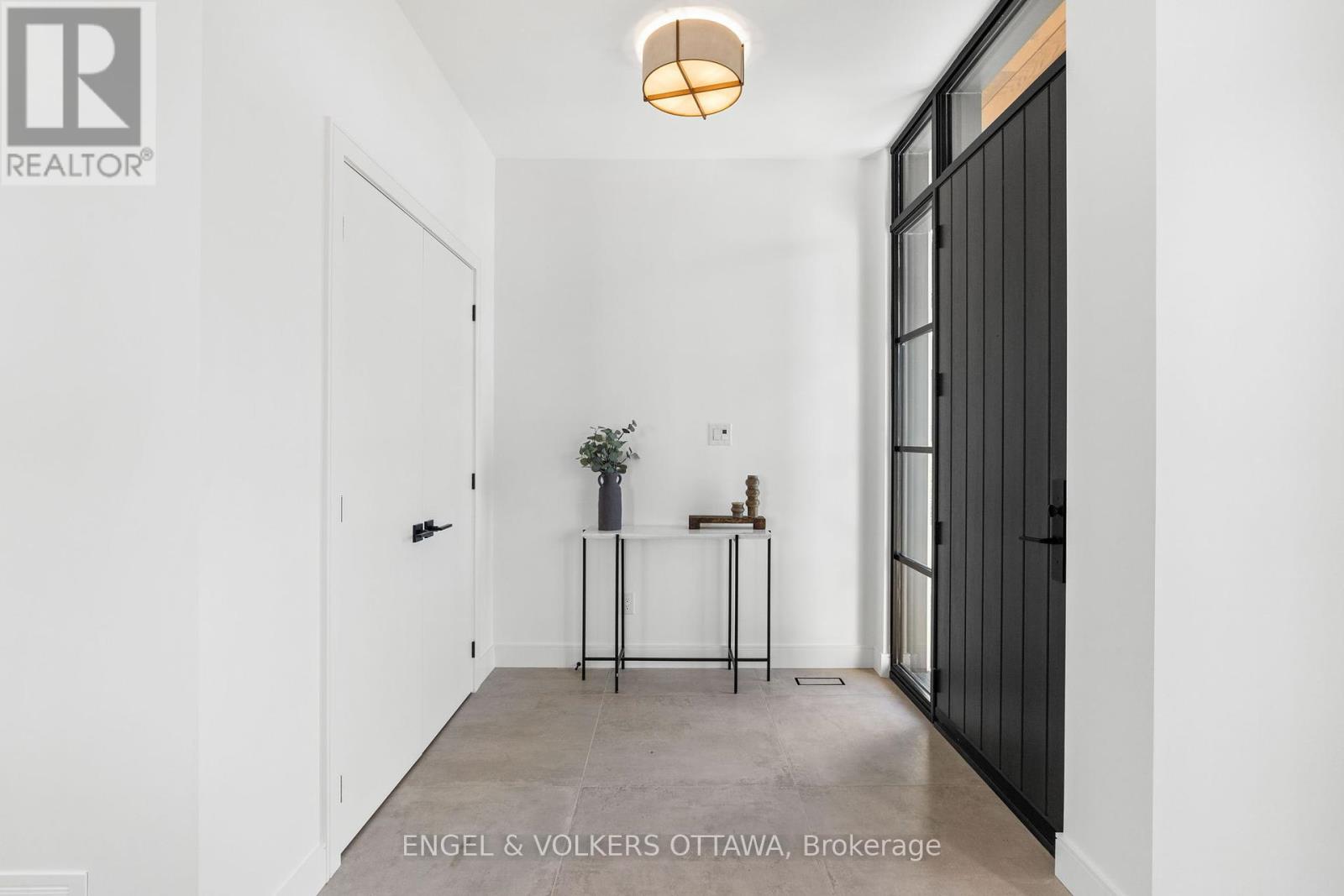 Property at 1168 HIGHCROFT DRIVE image 3