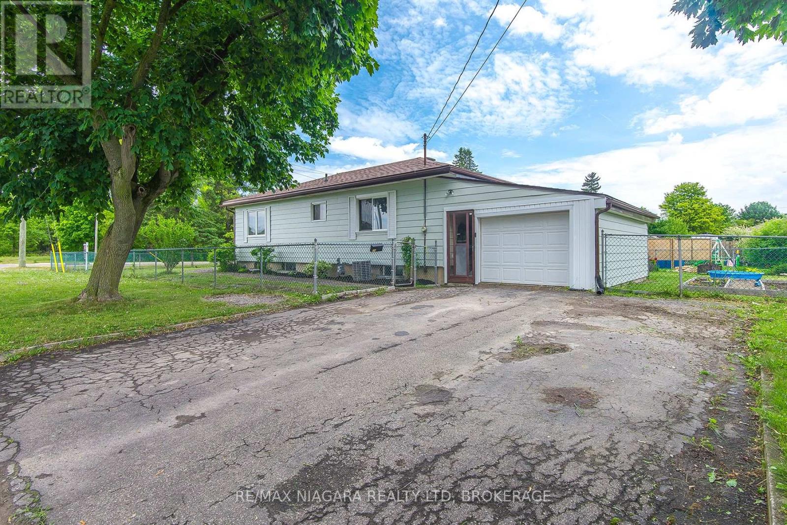 574 Broadway Street, Welland (Broadway), Ontario  L3C 5M5 - Photo 14 - X12247244