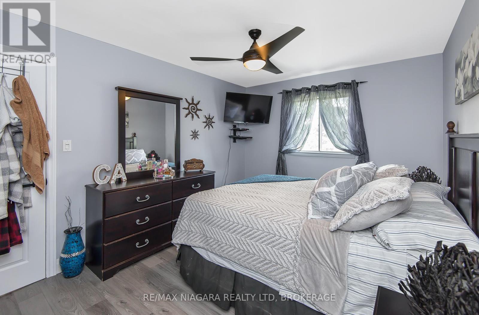 574 Broadway Street, Welland (Broadway), Ontario  L3C 5M5 - Photo 8 - X12247244