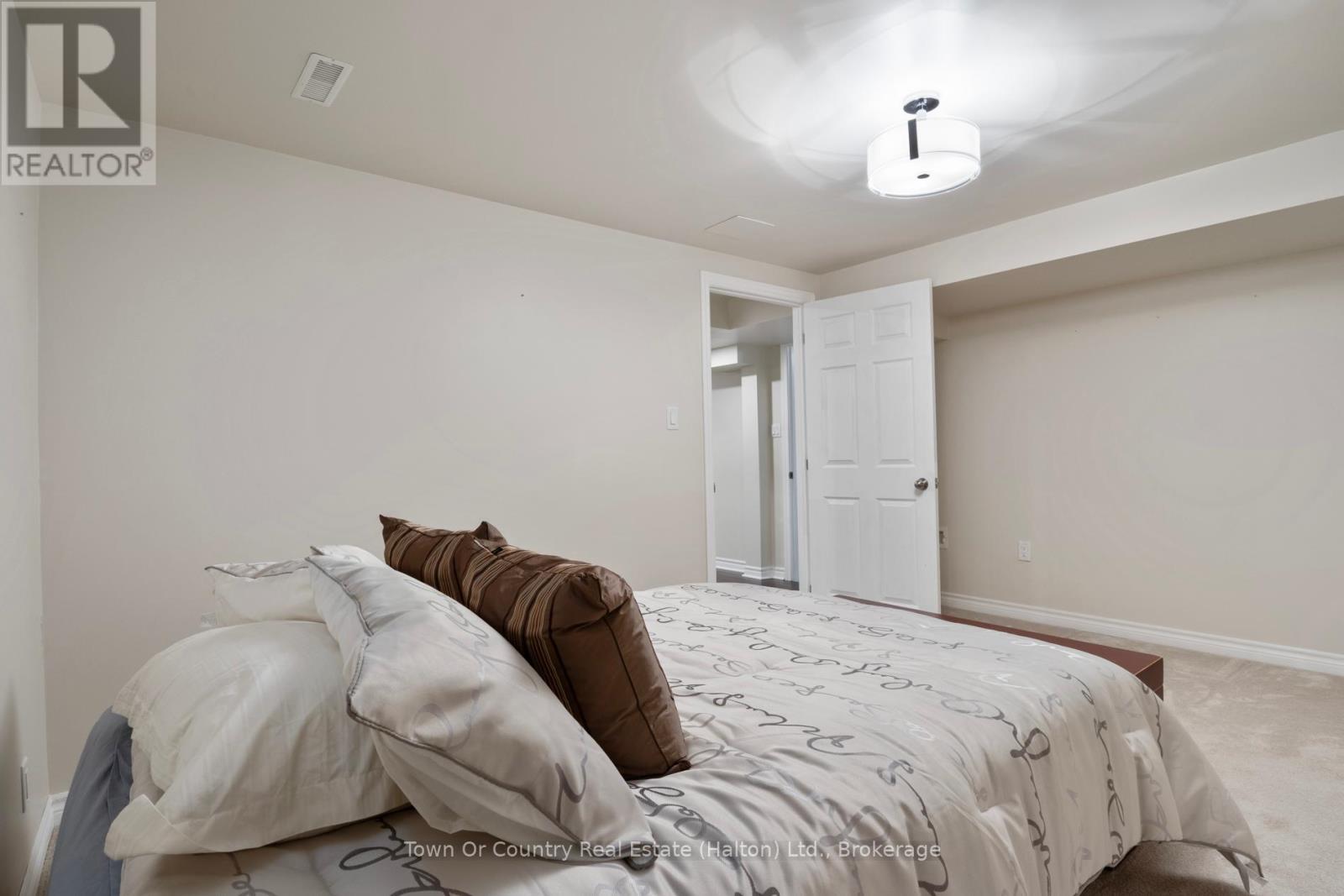258 Malick Street, Milton, Ontario  L9T 5X1 - Photo 33 - W12247226