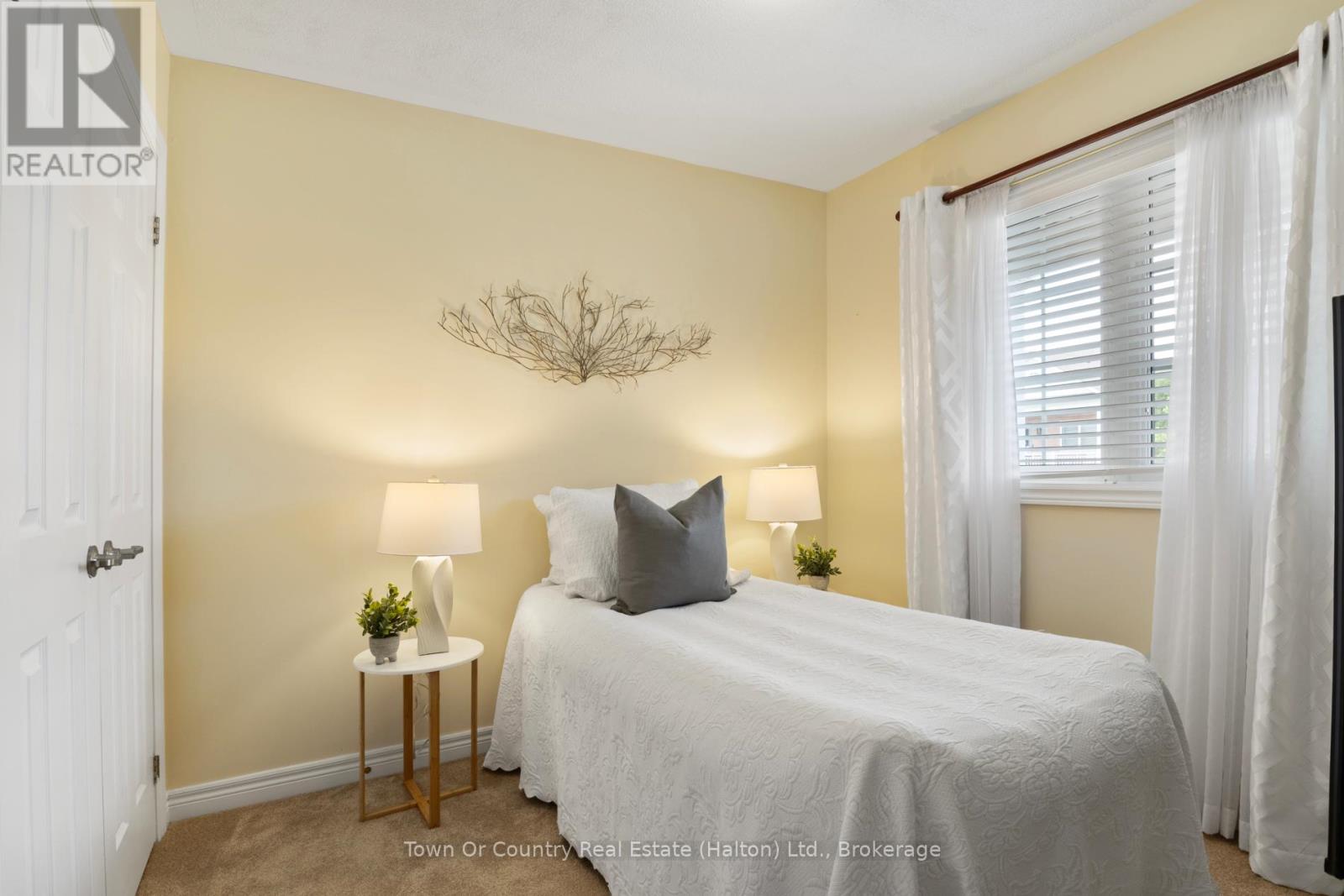 258 Malick Street, Milton, Ontario  L9T 5X1 - Photo 7 - W12247226