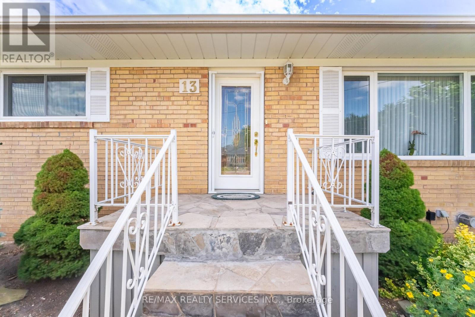 Property at 13 BAIRSTOW CRESCENT image 4