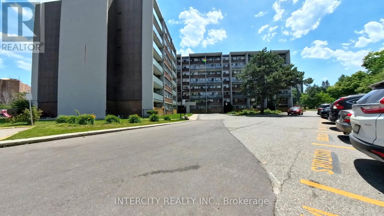 Property at 304 - 2121 ROCHE COURT image 3