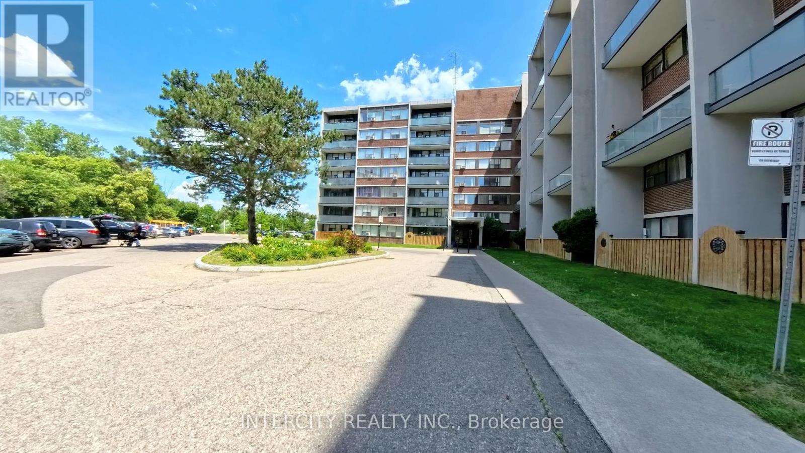 Property at 304 - 2121 ROCHE COURT image 4