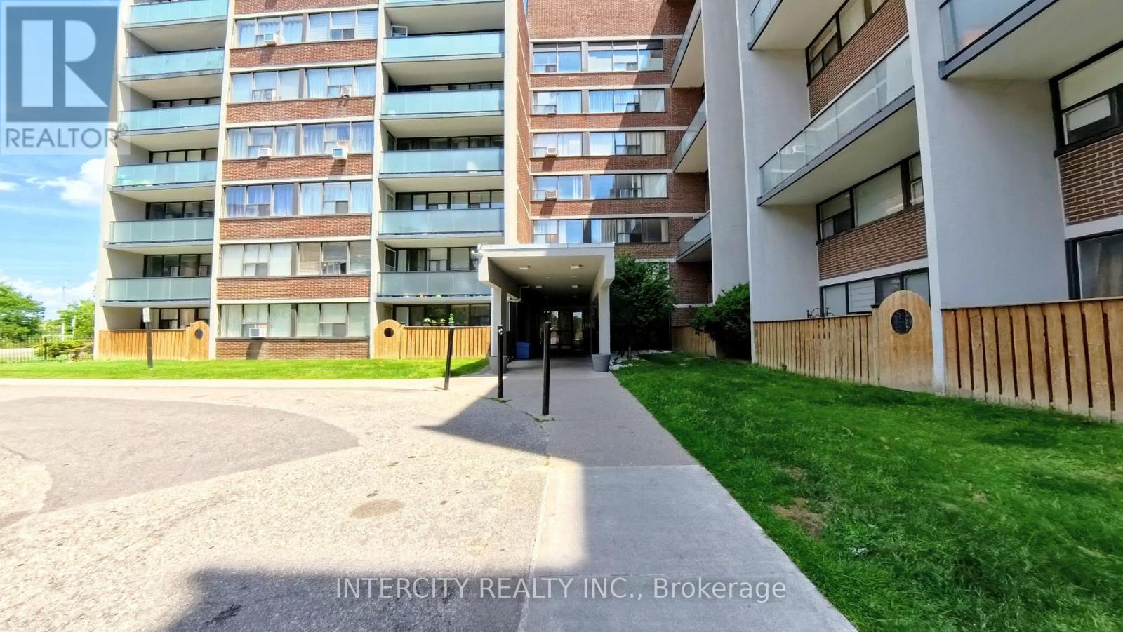 Property at 304 - 2121 ROCHE COURT image 5