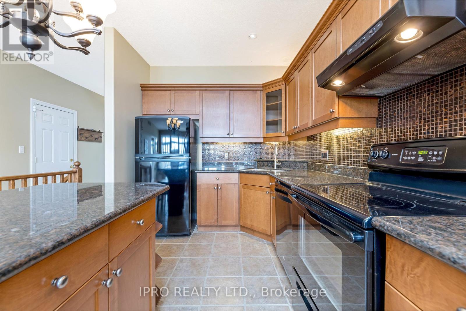 Property at 18 - 165 CHANDOS DRIVE image 5