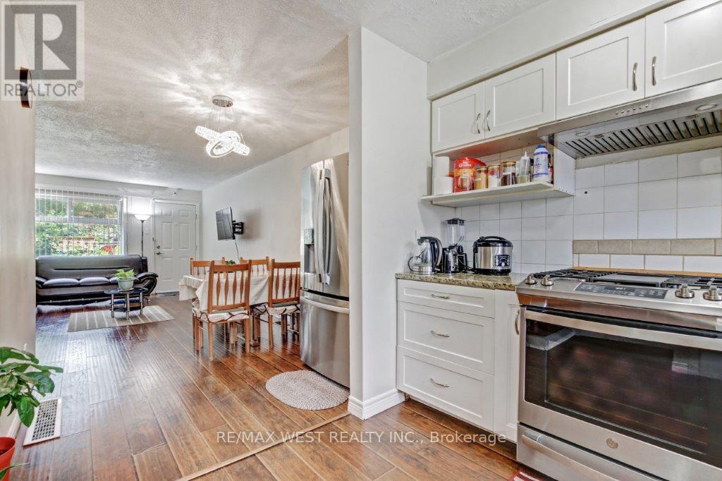 Property at 1084 SOUTHDALE ROAD E image 5