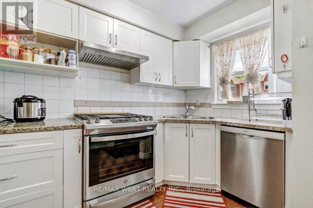 Property at 1084 SOUTHDALE ROAD E image 5